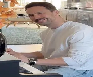 آواز احساسی؛ شاهرخ استخری برا زنش با پیانو شهر من من به تو می اندیشم میخونه اشکش روون