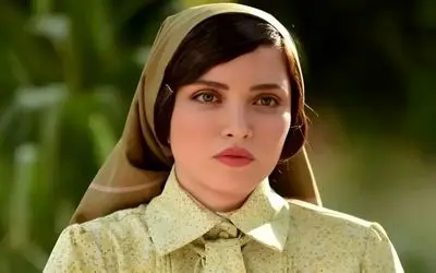 تصویری جذاب از بهنوش طباطبایی و یک اردک در پشت صحنه سریال «سووشون»