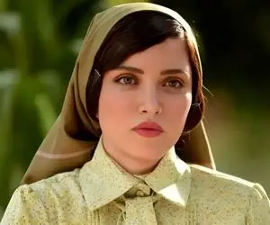 تصویری جذاب از بهنوش طباطبایی و یک اردک در پشت صحنه سریال «سووشون»