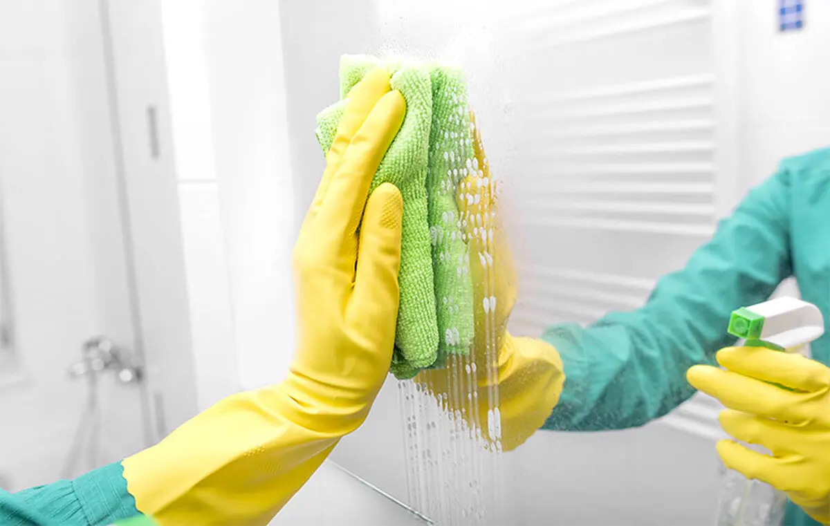 Clean-actylic-mirror