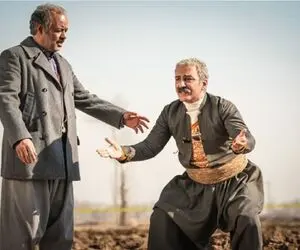 سکانس خندان/فرق کریم و کارن رو عمو خلیل شفاف کرد/میگه کریم گشنه نمیمونه 