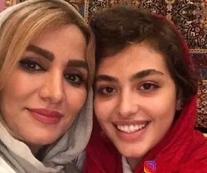 عکس ریحانه پارسا و مادر جوان و زیبایش همه را شگفت زده کرد!