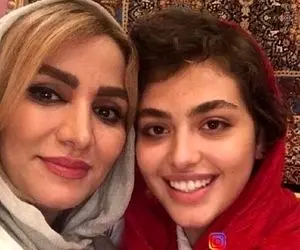 عکس ریحانه پارسا و مادر جوان و زیبایش همه را شگفت زده کرد!