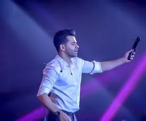 آواز احساسی؛ صدای پسره تو کنسرت چشم رضا بهرام رو گرفت آووردش بالا خوند سالن رو ترکوند