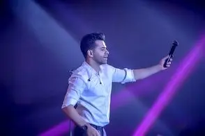 آواز احساسی؛ صدای پسره تو کنسرت چشم رضا بهرام رو گرفت آووردش بالا خوند سالن رو ترکوند