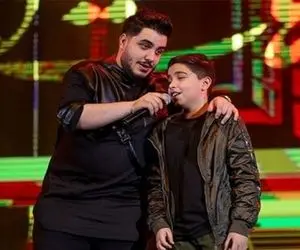 آواز شاد؛ آرون افشار با برادرش چه خفن آهنگ خندهاتو قربون میخونن کپی برابر اصل رقصشونو