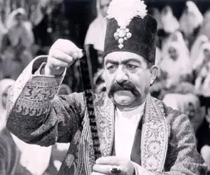 سفر به ایام قدیم؛ باورت نمیشه عزت الله انتظامی تو عروسیش این شکلی بوده