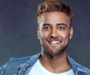 آواز شاد؛ امیر مقاره عین ناباوری یهو وسط کنسرت پرید و با شخصی عجیب رقصید فول انرژی