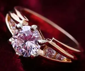 10 مدل از بهترین انگشترهای جواهر زنانه در سال 2023