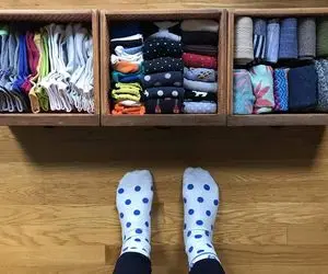 ترفندهای خانه داری؛ چیدمان لباس توی کشو با متد کنماری برای اونایی که فضا ندارن