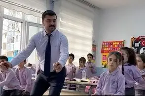 آواز شاد؛ معلم ترک اول صبح با شاگرداش چه رقصی میکنه که فول انرژی فقط دختر بچه