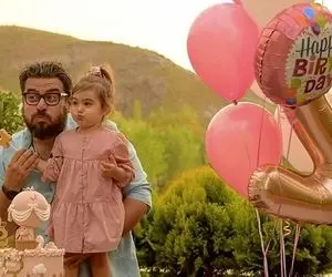 شوخی بامزه پدر و دختر با مادر خانواده | وقتی بچه رو پیش باباش میزاری