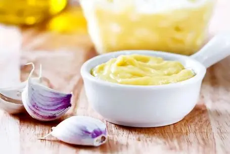 ترفندهای خانه داری؛ یه روش ساده و کاربردی برای نگهداری طولانی مدت سیر