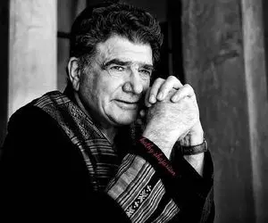 آواز اصیل؛ اجرای خصوصی آهنگ زلف تابدار استاد محمدرضا شجریان در منزل شخصی حیرت میکنی