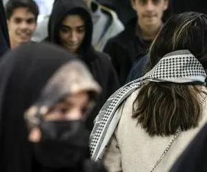 جز بی حجابی سگ گردانی و بوسه در انظار هم جرم شد