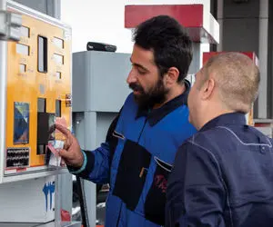 هدف از تغییر سهمیه‌بندی بنزین چیست؟؛ داستان بنزین و چلو مرغ