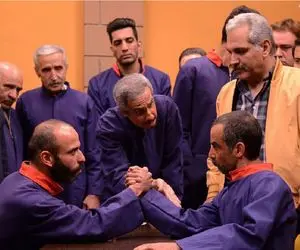 سکانس خندان/خنجول خنجول رضویان رو صورتش با ویتامین م مدیری رو کشته از خنده