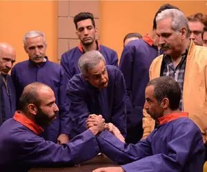 سکانس خندان/خنجول خنجول رضویان رو صورتش با ویتامین م مدیری رو کشته از خنده