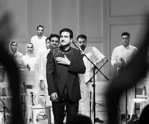 آواز همایونی؛ همایون شجریان تو کنسرت می خونه "خودم تنها تنها دلم" همه دلا میگیره