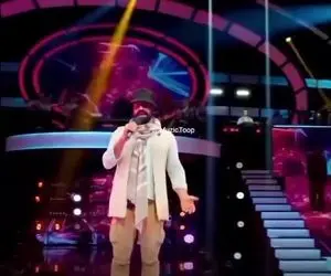 آواز احساسی؛ این آقا یطوری آهنگ سنگ صبور رو خوند که انگار چاووشی این آهنگو کاور کرده