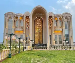 خانه‌های لوکس؛ خونه شبیه قصره برای صدا زدن بیسیم لازمه سقفش 5 متره میشه زد زیر آواز