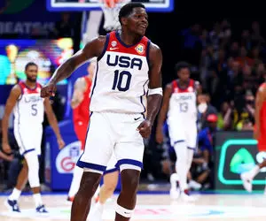 (ویدیو) رده بندی بسکتبال آمریکا کانادا و پرتاب سه امتیازی ثانیه آخری