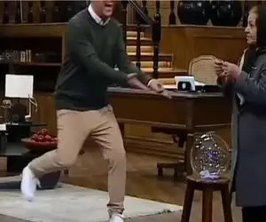 سکانس شاد/ حامد آهنگی برنامه از دستش در رفته شرکت کننده میخواد برقصه 