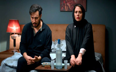 (ویدیو) سانسور صحنه لاک زدن جواد عزتی برای زنش در سریال «زخم کاری» 