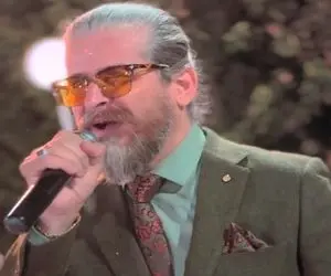 آواز محلی؛ جوانان کرد تو عروسی چه رقصی میکنن عین فرفره دستمال میچرخونن 