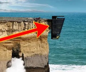 معماری خلاقانه؛ تو شکاف صخره با ویو دریا خونه شیشه ای اعیونی ساخته اسنسورش تو کوهه