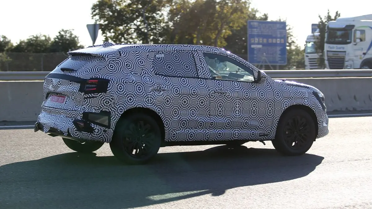 Renault Austral spy shot-6