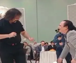 آواز شاد؛ این آقا به قیافش میخوره چک پاس کنه ولی ببین وسط تالار چه ناز میرقصه