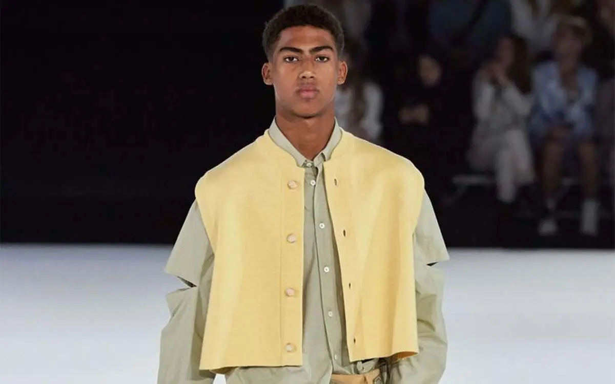 https___hypebeast.com_wp-content_blogs.dir_6_files_2020_01_jacquemus-simon-porte-fall-winter-show-paris-fashion-week-neutrals-womens-mens-collection-13