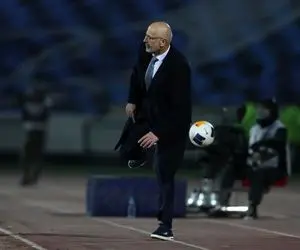 (عکس) سرمربی استقلال شروع به صرف فعل خواستن کرد