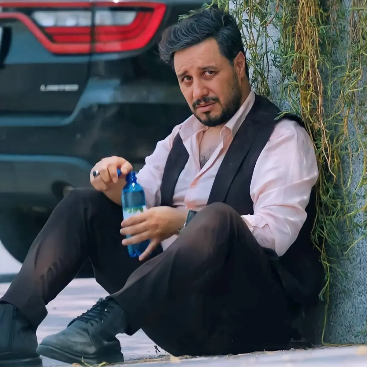 جواد عزتی