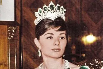 سفر به ایام قدیم؛ فرح پهلوی در لباس عروس ؛ ۶ ۶ سال پیش
