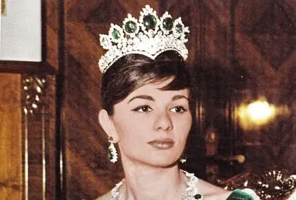 سفر به ایام قدیم؛ فرح پهلوی در لباس عروس ؛ ۶ ۶ سال پیش