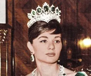 سفر به ایام قدیم؛ فرح پهلوی در لباس عروس ؛ ۶ ۶ سال پیش