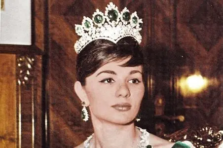 سفر به ایام قدیم؛ فرح پهلوی در لباس عروس ؛ ۶ ۶ سال پیش