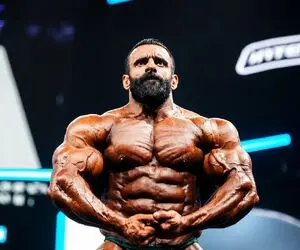 واکنش تند هادی چوپان به خبر جنجالی درباره ممنوع‌ الورودی‌ اش به امارات + عکس