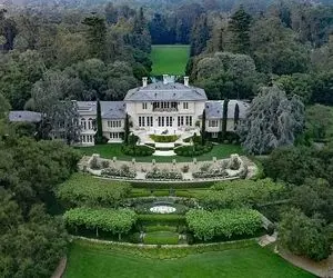 خانه های لوکس؛ خر پول ترین زن دنیا تو این خونه زندگی میکنه کاغذ دیواریش انگار پیژامس