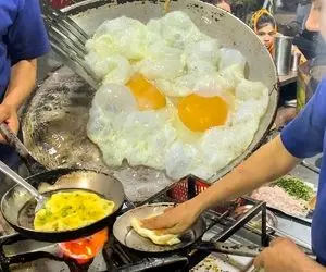 غذای خیابانی؛ ببینید این آقا چه املت های جذابی طبخ میکنه الحق که سلطان املت برازندشه