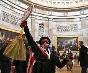 (عکس) جارو رشتی چگونه به کنگره آمریکا رسید!