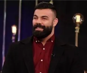 امیر علی‌اکبری: قرمز و آبی نیستم، طرفدار تراکتور هستم که قهرمان می‌شود!