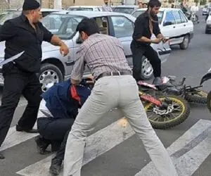 زورگیری از دختر جوان توسط دوستان شوهرش! | ویدیو های پر بازدید