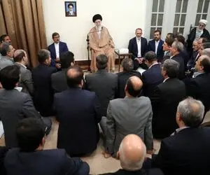 رهبر انقلاب: شرط مبارزه با فساد، دور بودن مسئولان از عوامل فسادزا است