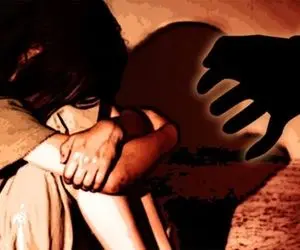 تجاوز به 2 دختر در سوپر مارکت؛ هر دو را برهنه کرد!