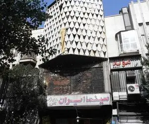 (عکس) جزئیات آتش‌سوزی یک سینمای متروکه در لاله‌زار