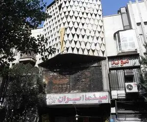 (عکس) جزئیات آتش‌سوزی یک سینمای متروکه در لاله‌زار