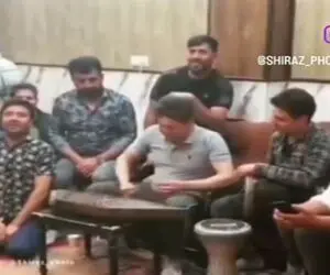 آواز دورهمی؛ بند 40 دختر یه عالمه مرد سیبیل کلفت داره که ظاهر خشن ولی صدای فشن دارن